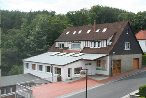 Das Firmengebäude der heutigen Hiller KG in Bad Rehburg an der B441 (2016).\\n\\n03.08.2015 15:59